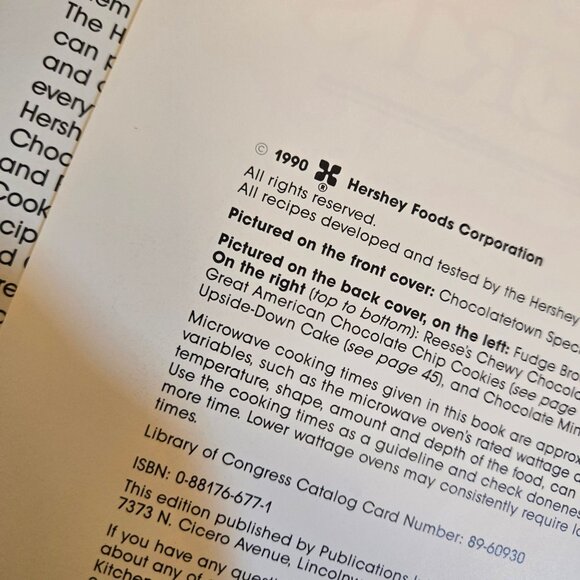 Vintage Hersheys Fabulous Desserts Cookbook 1990 Hardcover Recipe Book - Picture 2 of 16